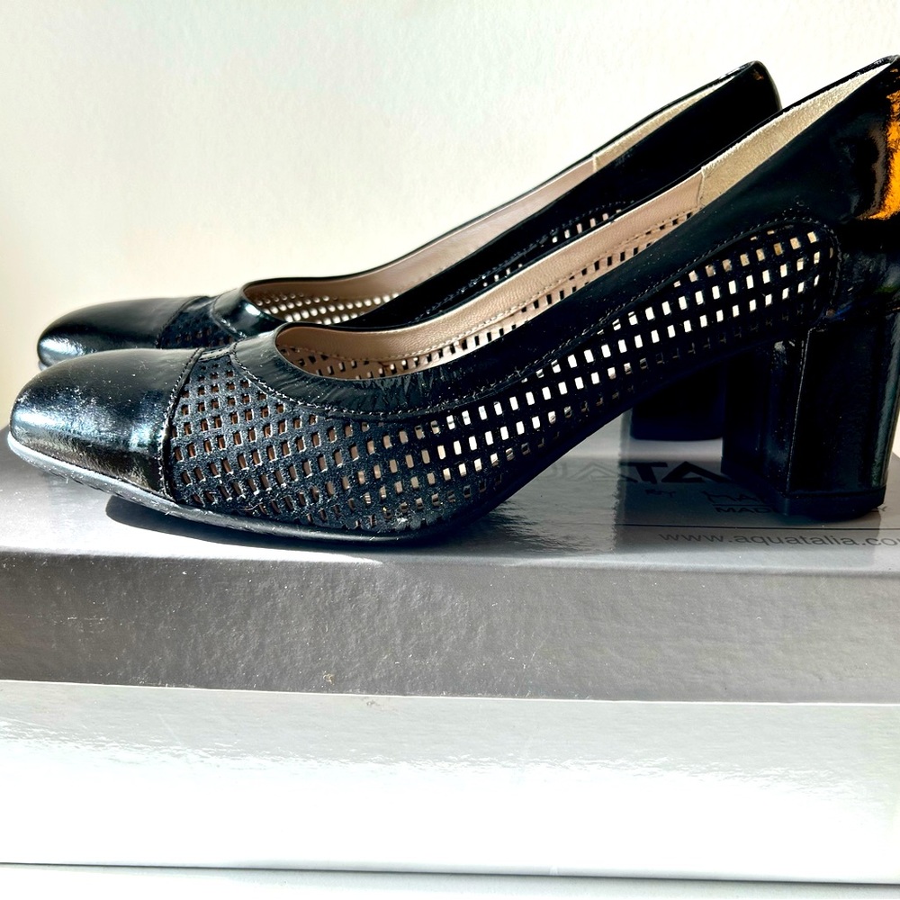 Aquatalia black leather suede pumps